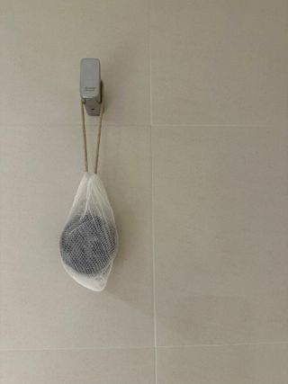 free [아토르] 9종 임상완료 아토르 다름 샴푸바_블랙  프리미엄 두피 케어 샴푸바 — 5점을 준 리뷰어가 2023년 11월 올린 사용 사진