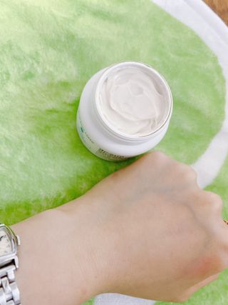 AYU25[아유트웬티파이브]다마스크로즈워터 베이스 천연 수분 촉촉 크림 — 4점을 준 리뷰어가 2021년 3월 올린 사용 사진