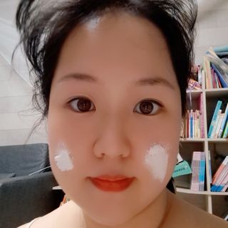 리더스코스메틱 리더스 밀크 스폰지 마스크 — 5점을 준 리뷰어가 2021년 10월 올린 사용 사진
