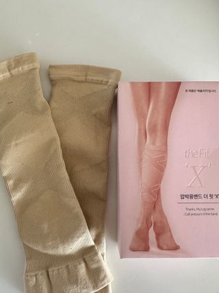 주식회사 땡스마이파트너 [구매평] 땡스마이레그 의료용 종아리압박밴드 다리붓기 혈액순환 압박스타킹 — 5점을 준 리뷰어가 2025년 4월 올린 사용 사진