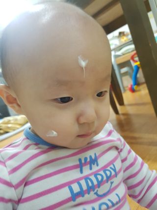mom e 맘이 내추럴 베이비 케어 샴푸앤바스+로션 — 4점을 준 리뷰어가 2021년 1월 올린 사용 사진