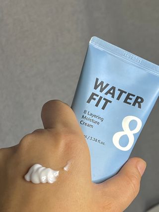 나우 [리브엠]피부 속부터 겹겹이, 촘촘하게! 워터핏8중 수분착붙 크림 — 5점을 준 리뷰어가 2024년 12월 올린 사용 사진