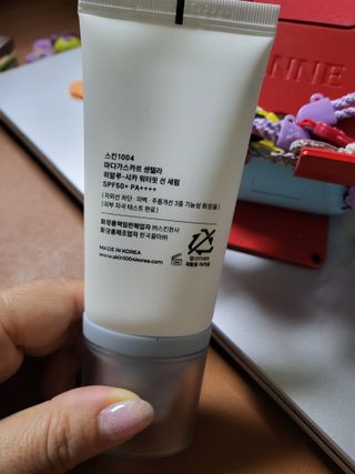 [스킨1004] 마다가스카르 센텔라 히알루-시카 워터핏 선세럼 50ml — 5점을 준 리뷰어가 2024년 5월 올린 사용 사진