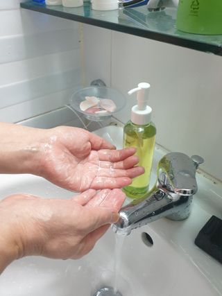 스킨큐어 산다화 순한 클렌징 동백 오일 200ml — 4점을 준 리뷰어가 2023년 8월 올린 사용 사진