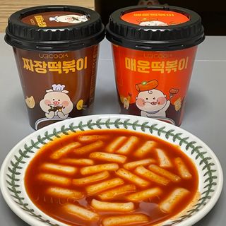 유비쿡 컵떡볶이 매운컵떡볶이2개/ 짜장컵떡볶이 2개  총 4개세트 — 5점을 준 리뷰어가 2021년 3월 올린 사용 사진