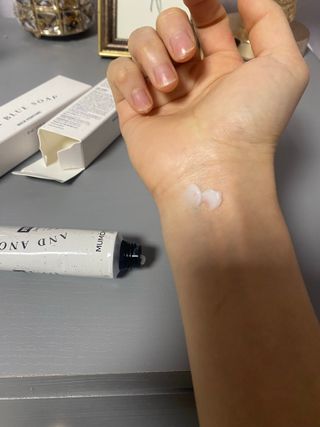 멈칫(MUMCHIT) 넥퍼퓸 NECKPERFUME 2가지 향 — 4.5점을 준 리뷰어가 2021년 11월 올린 사용 사진