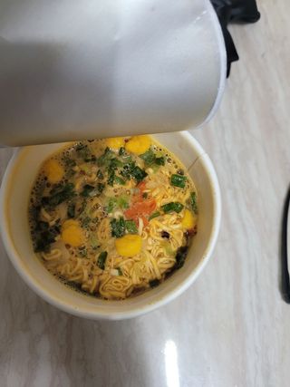 NISSIN 닛신 컵누들  4종 - 씨푸드오리지날, 씨푸드 스파이시, 씨푸드 커리, 씨푸드 XO소스 — 5점을 준 리뷰어가 2023년 1월 올린 사용 사진