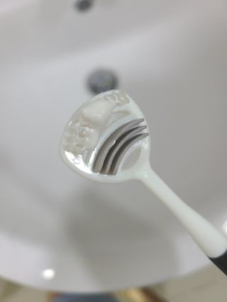 크리오 클리어스 혀백태제거 구취관리 혀클리너 — 5점을 준 리뷰어가 2021년 3월 올린 사용 사진