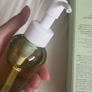 스킨큐어 산다화 순한 클렌징 동백 오일 200ml — 5점을 준 리뷰어가 2022년 8월 올린 사용 사진
