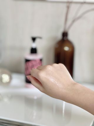 난나 살몬 스파이더 검버섯 미백 톤업 화이트닝 연어 앰플 크림 300ml 대용량 — 5점을 준 리뷰어가 2022년 11월 올린 사용 사진