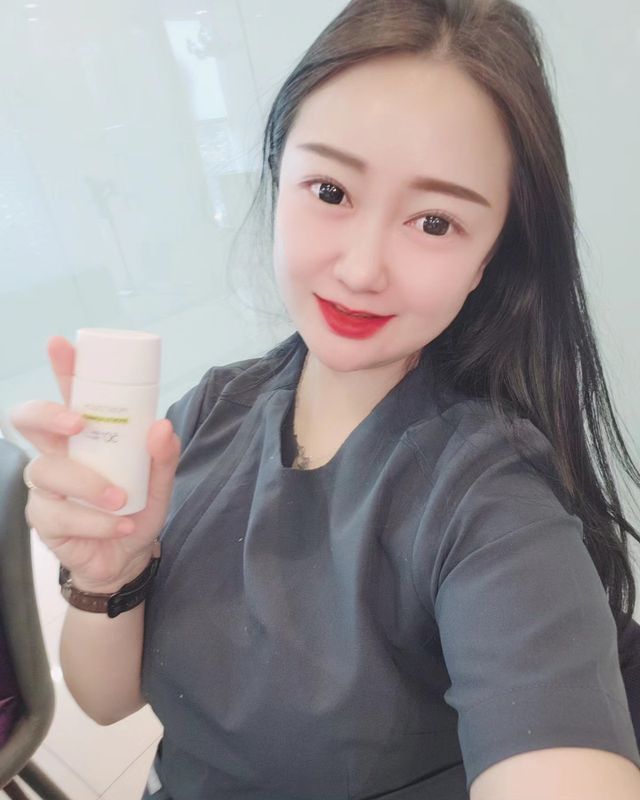 모이스트터치 스포츠 선밀크 50ml (SPF50+ PA+++) 리뷰 사진
