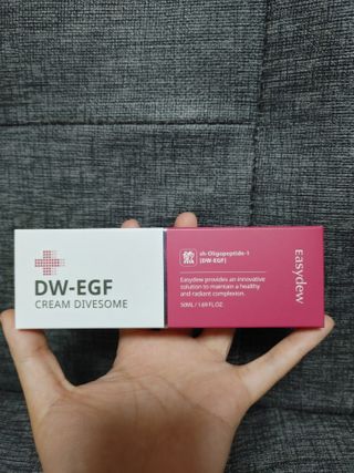 이지듀 DW-EGF 크림 다이브좀_콜라겐이 쏙쏙, 탄력피부로 다이빙 — 3.5점을 준 리뷰어가 2021년 3월 올린 사용 사진