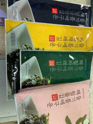 [해림맛김] 들기름에 구운 바삭바삭 김 4종 세트 + 1종 랜덤발송 총5개입 — 5점을 준 리뷰어가 2021년 2월 올린 사용 사진