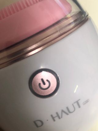 디하우트 랩 디하우트랩 클렌징 피부관리기 진동클렌저 실리콘+2종 인조모 브러시 — 5점을 준 리뷰어가 2021년 12월 올린 사용 사진