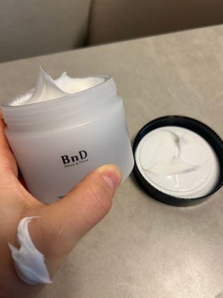 비엔디 2NOW[한글]]BnD 바디 미백 겨드랑이 크림 — 5점을 준 리뷰어가 2025년 2월 올린 사용 사진
