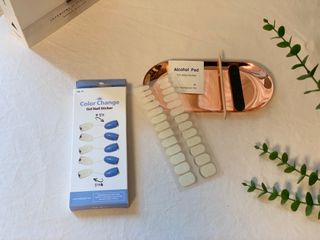 [네일가게] 햇빛에 닿으면 색이 변하는 신기한 햇살 반전 네일스티커_B — 5점을 준 리뷰어가 2021년 8월 올린 사용 사진