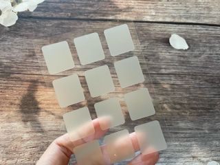 [큐어반H 커팅] 간편하게 떼서 쓰는 자외선차단 습윤밴드 (1팩/30매입) — 5점을 준 리뷰어가 2022년 12월 올린 사용 사진