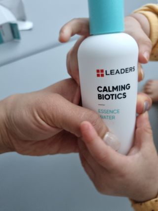 리더스코스메틱 리더스 카밍 바이오틱스 에센스 워터 — 5점을 준 리뷰어가 2022년 2월 올린 사용 사진