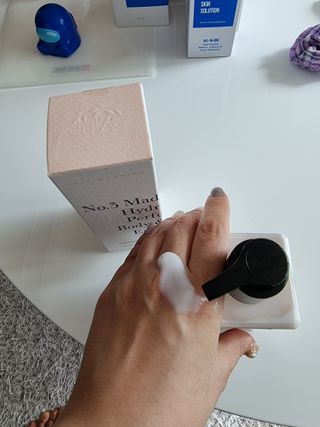 줄라이 모닝 _ JULY MORNING 줄라이모닝 하이드레이팅 퍼퓸드 바디앤핸드 에멀젼 — 5점을 준 리뷰어가 2022년 3월 올린 사용 사진