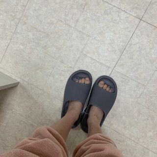 창신리빙 [프랑코 EVA 항균 욕실화] 똑똑한 정리 수납 — 5점을 준 리뷰어가 2021년 2월 올린 사용 사진