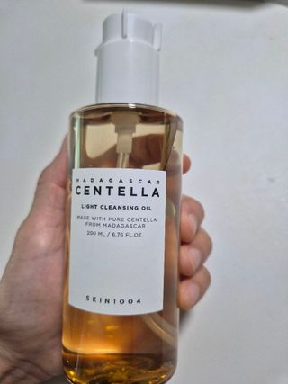 스킨1004 [SKIN1004] 마다가스카르 센텔라 라이트 클렌징 오일 200ml — 5점을 준 리뷰어가 2024년 8월 올린 사용 사진