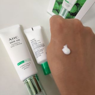 [AHC] 세이프온 에센스 선크림 올리브영 스페셜 증정 기획세트 — 5점을 준 리뷰어가 2022년 6월 올린 사용 사진