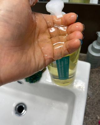닥터시드 페퍼민트 앤 레몬 비건 비듬케어 쿨 탈모 샴푸 (1000ml) — 5점을 준 리뷰어가 2024년 2월 올린 사용 사진