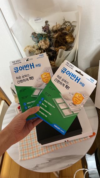 [큐어반H 커팅] 간편하게 떼서 쓰는 자외선차단 습윤밴드 (1팩/30매입) — 4.5점을 준 리뷰어가 2022년 11월 올린 사용 사진