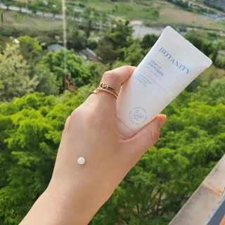 보타니티 촉촉수분자차 아쿠아핏 선 에센스 50ml + 보송톤업자차 징크 선 로션 50ml SPF50+ PA++++ (4/25) — 5점을 준 리뷰어가 2022년 5월 올린 사용 사진