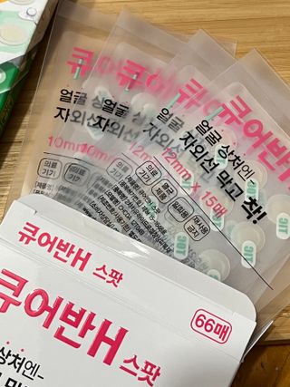[큐어반H 스팟] 자외선 99프로 차단되는 스틱타입 스팟밴드(1팩 / 66매입) — 5점을 준 리뷰어가 2022년 11월 올린 사용 사진