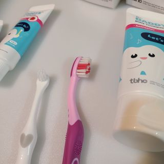 닥터데디스 안심무불소 베이비치약 60g + 여행용 미니 치약 15g — 4점을 준 리뷰어가 2022년 8월 올린 사용 사진