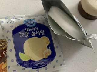 딜라이트 프로젝트  달콤한 눈꽃 간식세트( 눈꽃 솜사탕 / 레몬라임 솜사탕 / 달고나 총 7EA+스마트톡 증정) — 5점을 준 리뷰어가 2022년 4월 올린 사용 사진