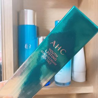 [NEW 탄력유턴 아이크림] AHC 유스 래스팅 리얼 아이크림 포 페이스 — 5점을 준 리뷰어가 2021년 2월 올린 사용 사진