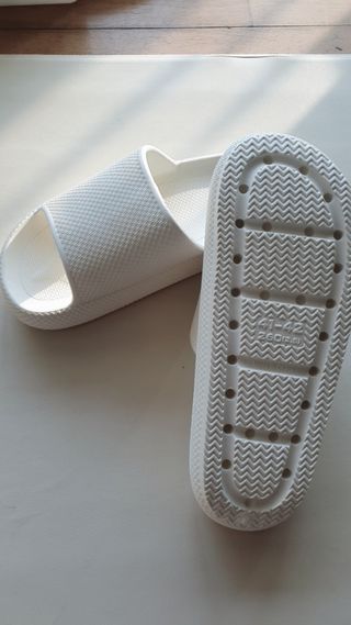 창신리빙 [프랑코 EVA 항균 거실화] 똑똑한 정리 수납 — 4점을 준 리뷰어가 2021년 2월 올린 사용 사진