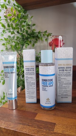 조아산코스메틱 승비 에센스 프리아포 오리엔탈 허브 크림 + 승비 에센스 프리아포 오리엔탈 허브 스킨 SET — 5점을 준 리뷰어가 2021년 11월 올린 사용 사진