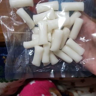 유비쿡 컵떡볶이 매운컵떡볶이2개/ 짜장컵떡볶이 2개  총 4개세트 — 5점을 준 리뷰어가 2021년 3월 올린 사용 사진