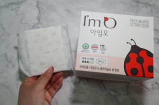아임오 유기농 생리대 중형 + 레이디오크루삭스 1개 + 쿠폰북 — 5점을 준 리뷰어가 2021년 9월 올린 사용 사진