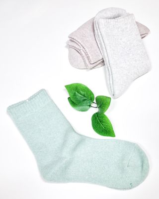 [사이즈가 있는 양말 필로이]여자 순면 통파일 꿀잠 수면 양말【 S, M, L 】3가지 사이즈_컬러 랜덤 3족 — 5점을 준 리뷰어가 2022년 10월 올린 사용 사진