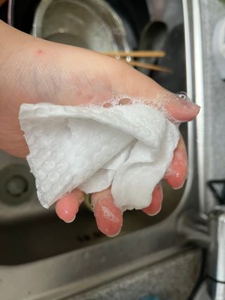 부직포나라 중금속유해물질ZERO 뜯어쓰는 주방 일회용수세미 60매 2매 — 5점을 준 리뷰어가 2022년 11월 올린 사용 사진