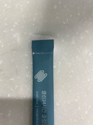 클린24시간 슬림앤유산균 1박스 (3.5g X 15포) — 3점을 준 리뷰어가 2022년 7월 올린 사용 사진