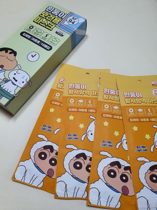 [숨그림]  덴탈마스크 짱구 우리아이 그리고 내가 쓰는 믿을수있는 케릭터 마스크  16종 — 5점을 준 리뷰어가 2021년 10월 올린 사용 사진