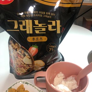 씨알푸드 씨알로 그래놀라 2종 후르츠+크랜베리 아몬드 — 4.5점을 준 리뷰어가 2022년 7월 올린 사용 사진