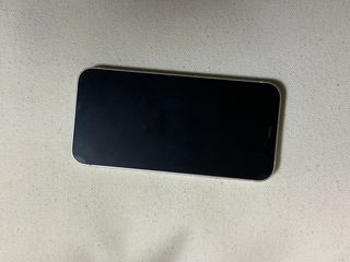 아클리브 Eco 항균 항바이러스 액정 보호필름(iPhone) — 5점을 준 리뷰어가 2022년 7월 올린 사용 사진