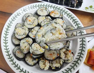 해풀잎 누구나 김밥*2ea [(혼합야채 35g *2ea,  김밥김 (10g, 2ea),  양념간장 (6g, 10ea), 참기름(5g, 4ea)] — 5점을 준 리뷰어가 2022년 6월 올린 사용 사진