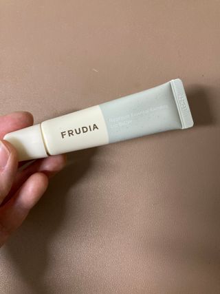 [후르디아] 올리브영 착한보습 비건 립버터 2종 — 5점을 준 리뷰어가 2022년 10월 올린 사용 사진