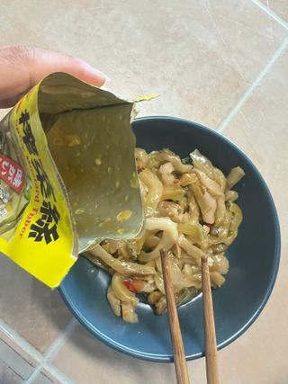 루시델리 야미하우스 홍콩 스파이시 프리미엄 짜사이 무침 500g — 4점을 준 리뷰어가 2024년 8월 올린 사용 사진