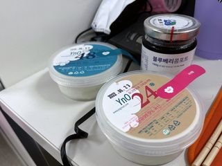 요그앤오트 그릭요거트 24 150g +  그릭요거트 48 150g + 블루베리 콤포트 — 5점을 준 리뷰어가 2022년 6월 올린 사용 사진