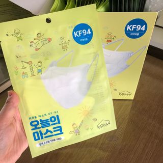 [심폐소생소] 오늘의마스크 KF94 소형 초등학생 어린이 마스크 — 4.5점을 준 리뷰어가 2022년 1월 올린 사용 사진