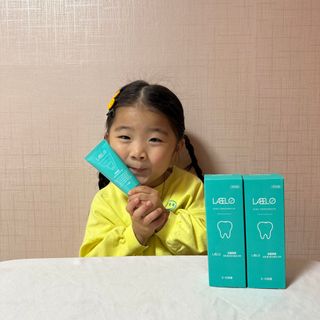 치과에서 쓰는 치약 _ 라벨제로 저불소 꼬마, 키즈, 유아, 베이비, 주니어 안전한 어린이치약 — 5점을 준 리뷰어가 2022년 11월 올린 사용 사진