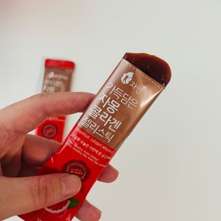 자연에온 핑크 자몽 착즙 100mL 10개입 1BOX +가 득담은 자몽 콜라겐 젤리스틱 1BOX — 5점을 준 리뷰어가 2021년 7월 올린 사용 사진